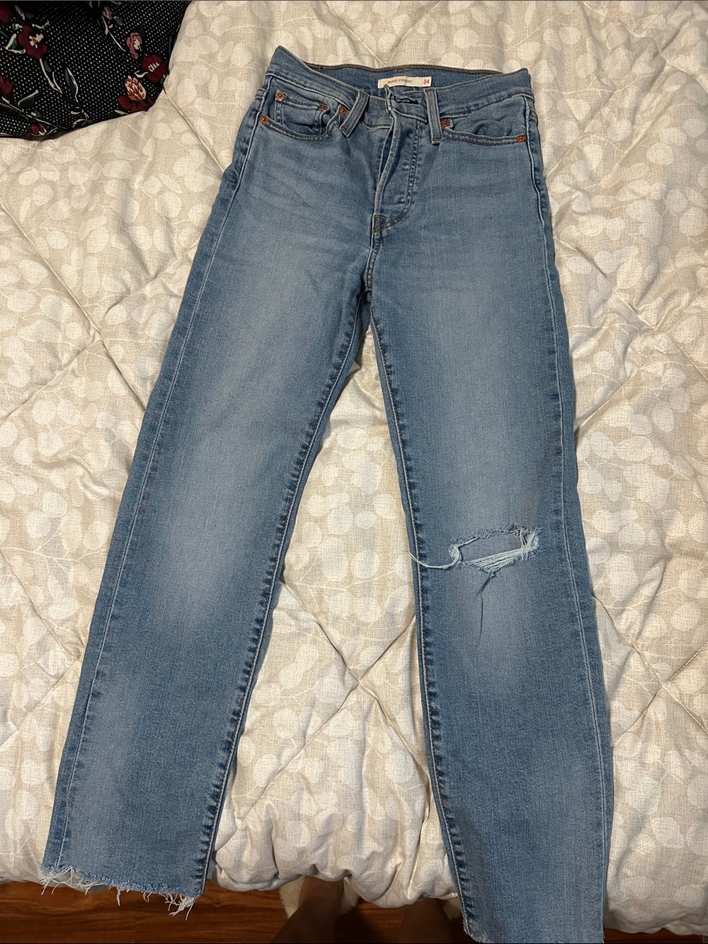 Light Blue Straight-Leg Women's Jeans with Knee Distress